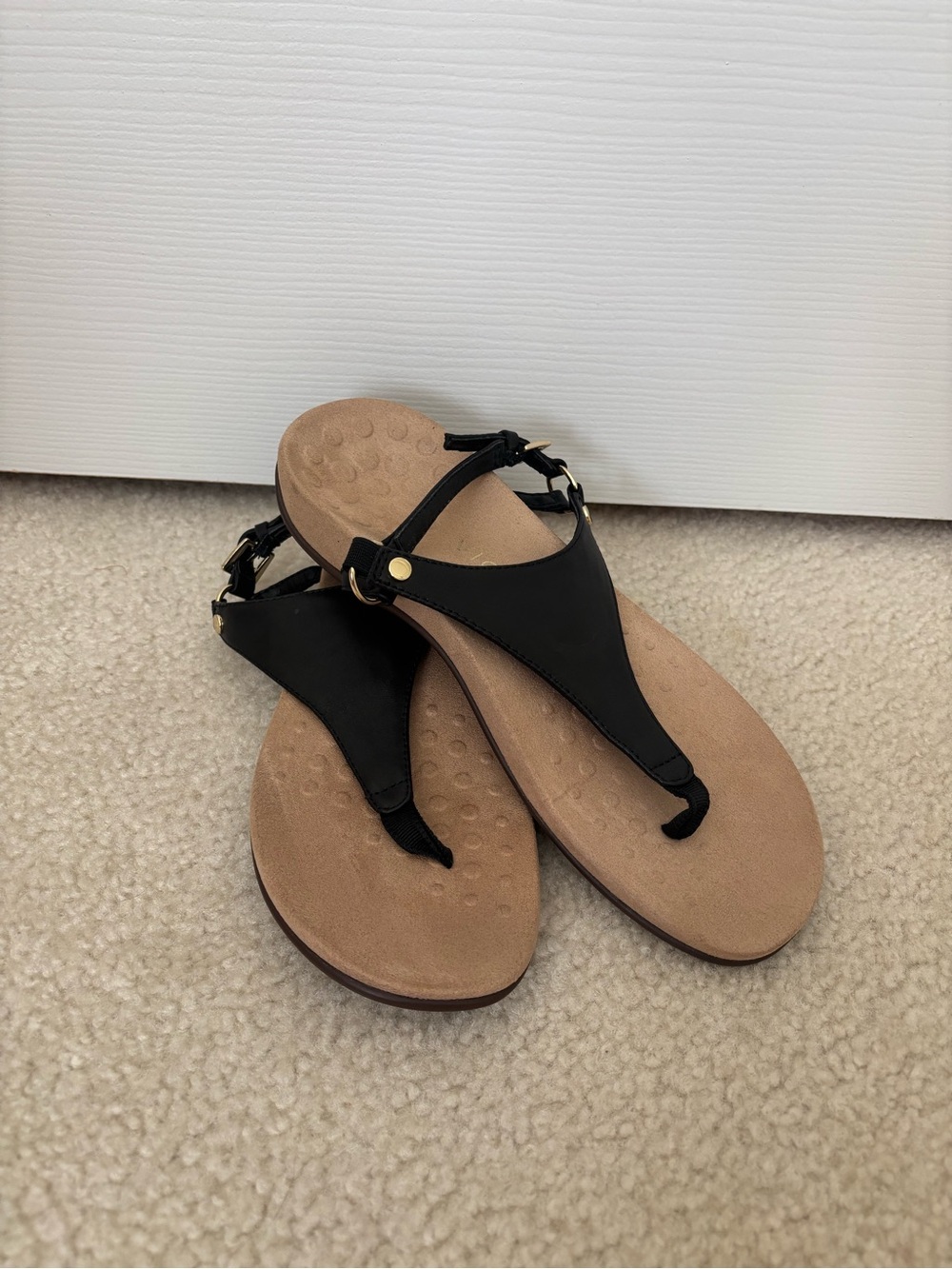 Vionic Black T-Strap Sandals with Tan Footbed Orthotic Size 8
